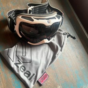 Zeal Dominator Snow Goggles ZB-13 Polarized No Fog.